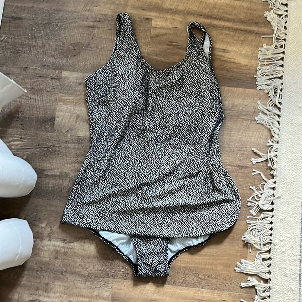 Ladies swimsuit with faux skirt, soft cups